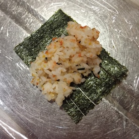 子供用おにぎり 海苔が食べやすいコツあり 幼児食 レシピ 作り方 By りらっくママ 楽天レシピ 子供用おにぎり 海苔が食べやすいコツあり 幼児食 レシピ 作り方 By りらっくママ 楽天レシピ